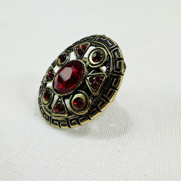 💚 STRETCH RING RED JEWEL CENTER ACCENTED STONES IN GOLD TONE NWOT FASHION GLAM - Picture 6 of 7